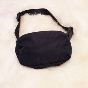 Lululemon Everywhere Belt Bag *1L
